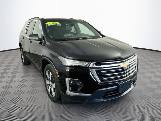 Used 2023 Chevrolet Traverse LT w/ LT Premium Package AWD/4WD image 4