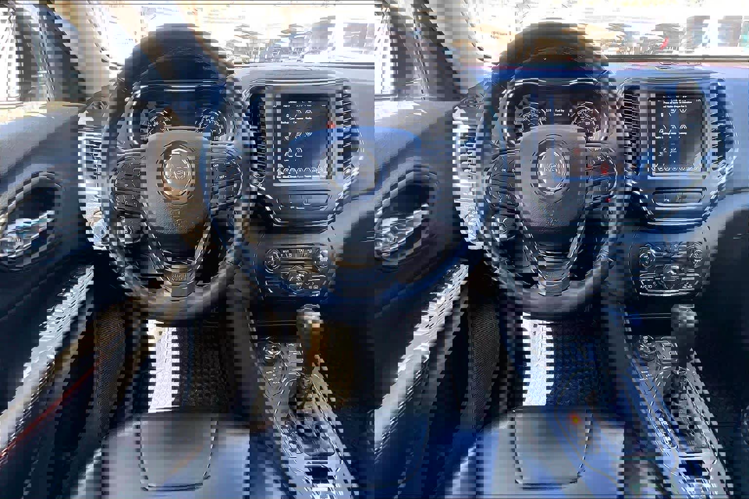 Used 2019 Jeep Cherokee Trailhawk w/ Comfort/Convenience Group AWD/4WD image 10