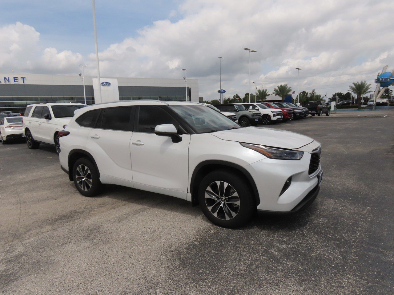 Used 2024 Toyota Highlander XLE FWD image 7