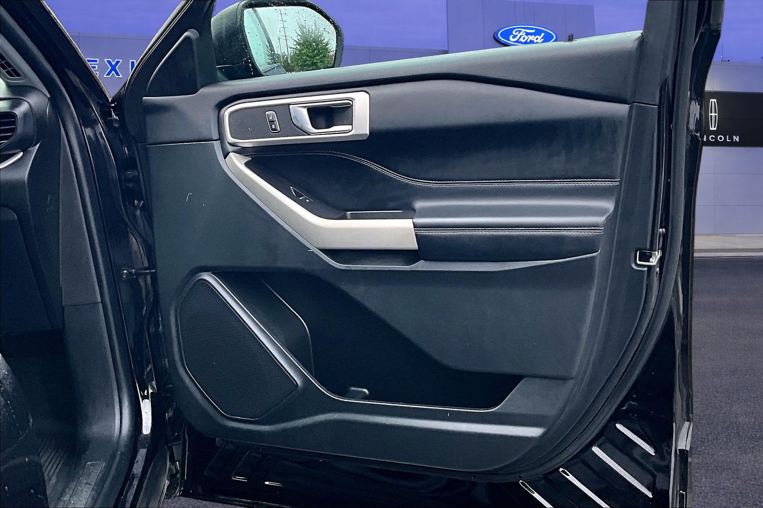 Certified 2022 Ford Explorer XLT w/ Class IV Trailer Tow Package AWD/4WD image 29