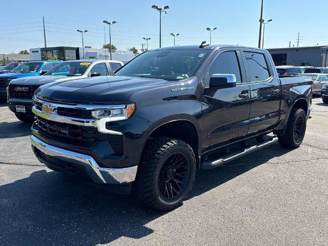 Used 2022 Chevrolet Silverado 1500 LT AWD/4WD image 2