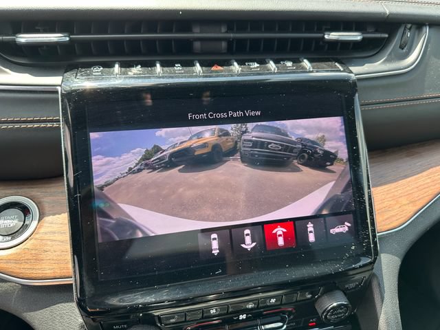 Used 2022 Jeep Grand Cherokee L Summit w/ Advanced Protech Group IV AWD/4WD image 32