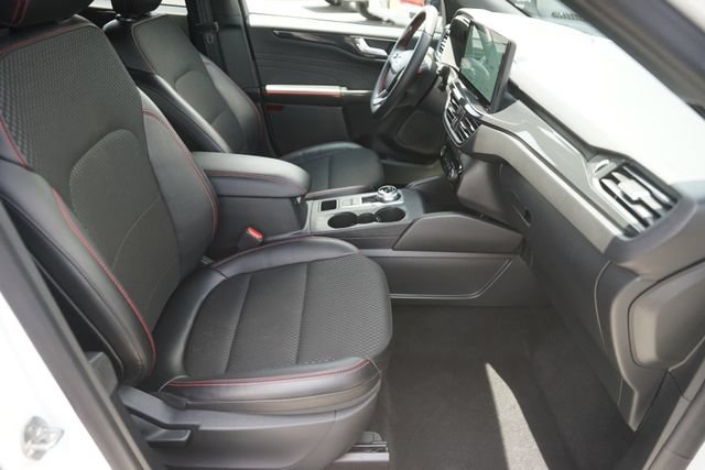 Certified 2025 Ford Escape ST-Line w/ Tech Pack #1 FWD image 18