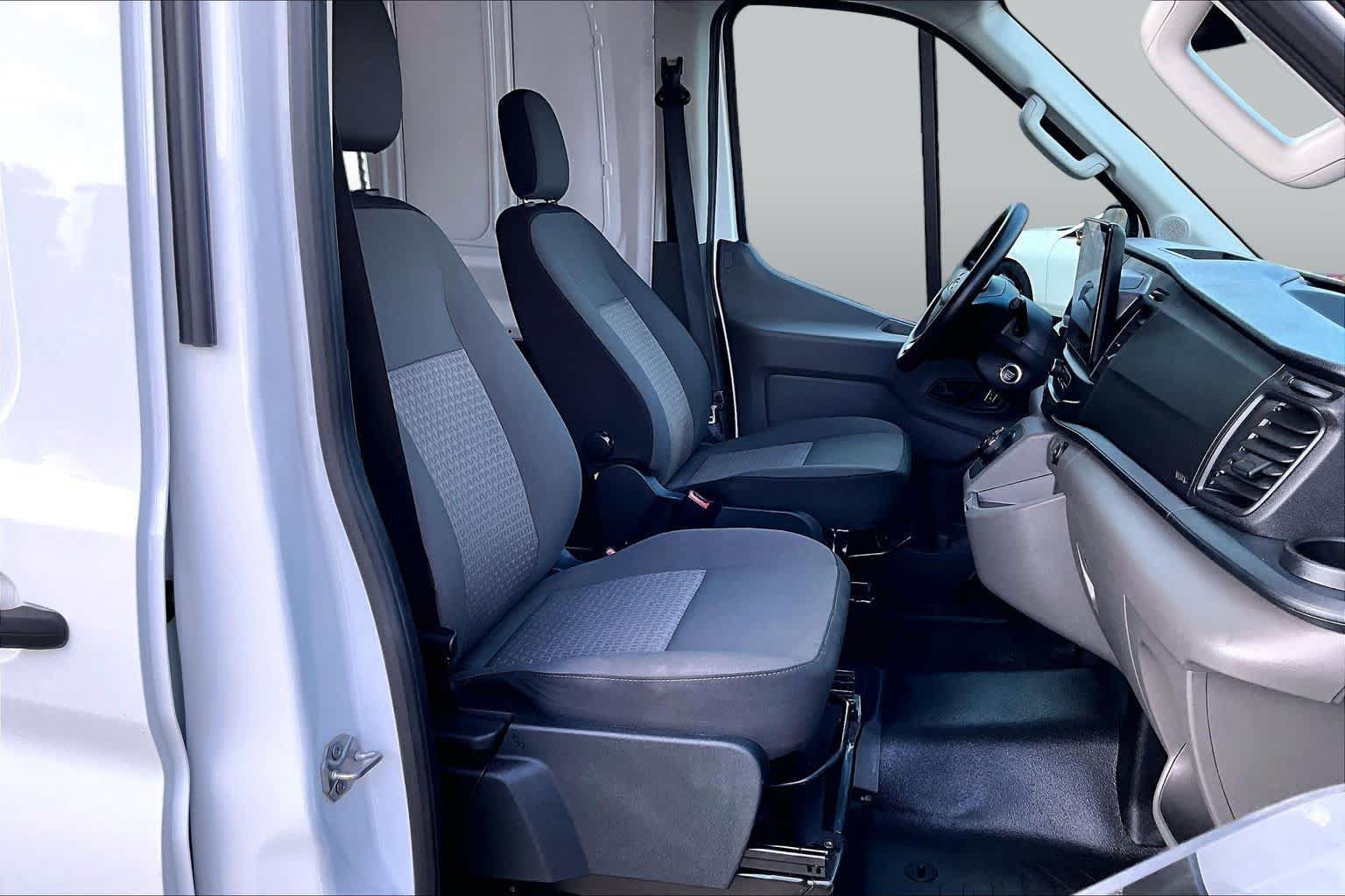 Certified 2022 Ford E-Transit Medium Roof RWD image 8