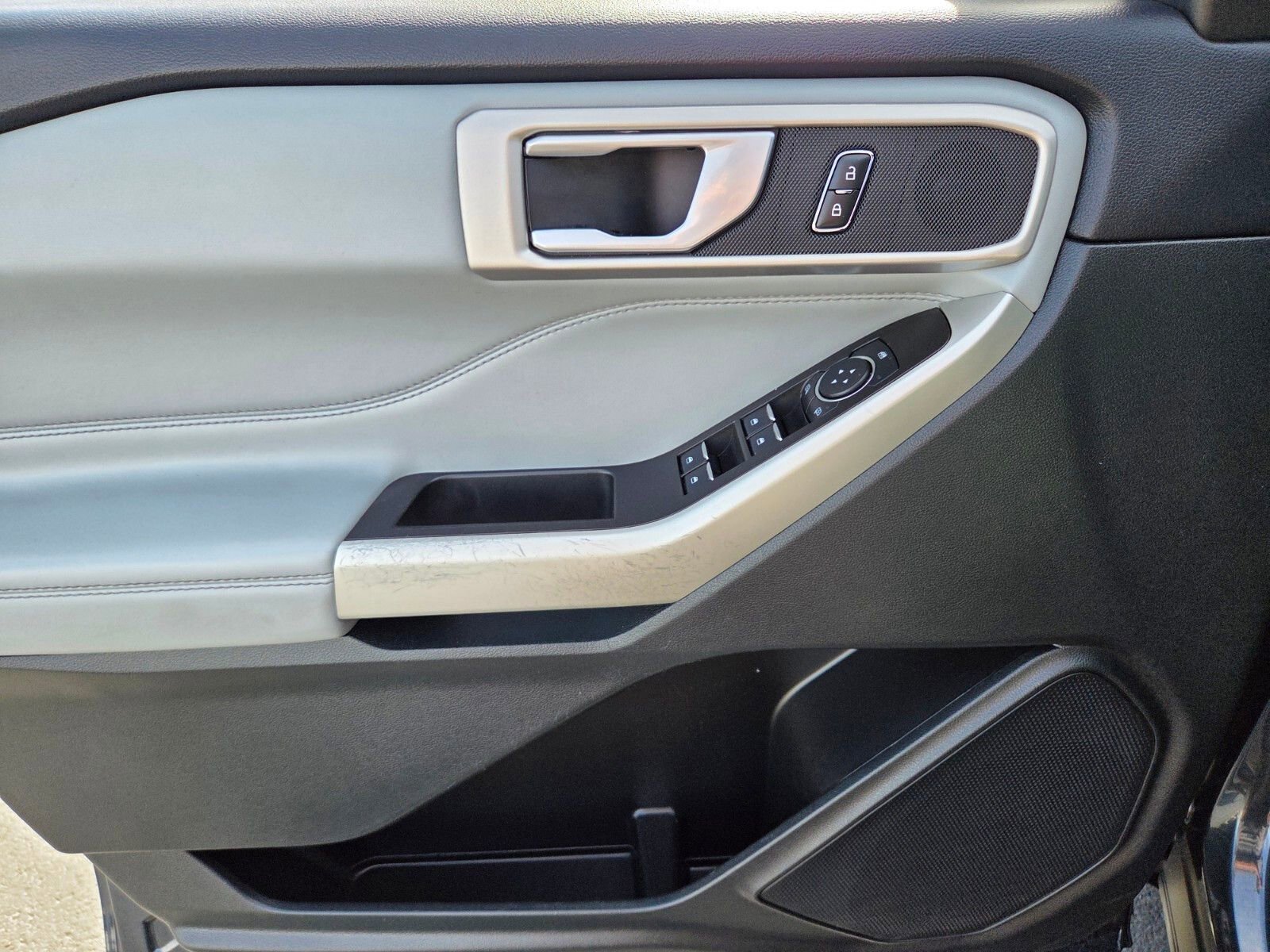 Certified 2023 Ford Explorer XLT w/ Equipment Group 202A RWD image 18