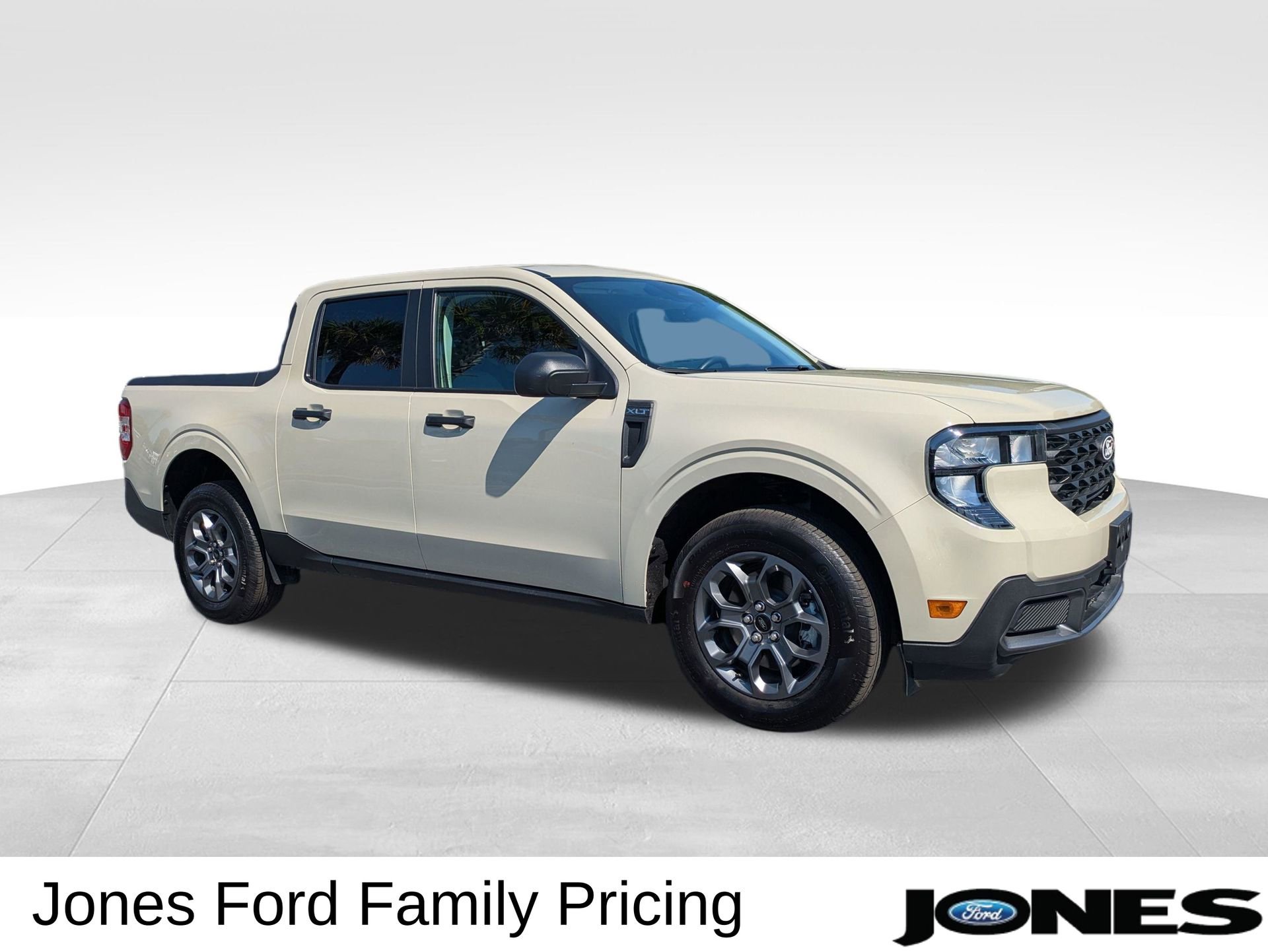 Certified 2025 Ford Maverick XLT w/ Equipment Group 302A AWD/4WD image 3