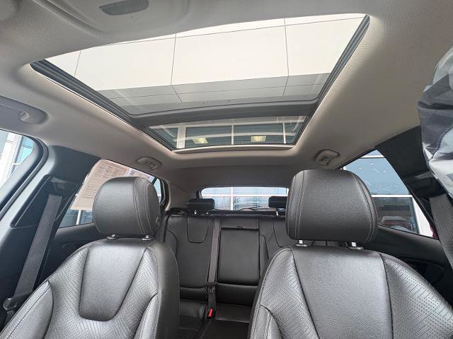 Used 2020 Buick Encore GX Essence w/ Experience Buick Package image 13