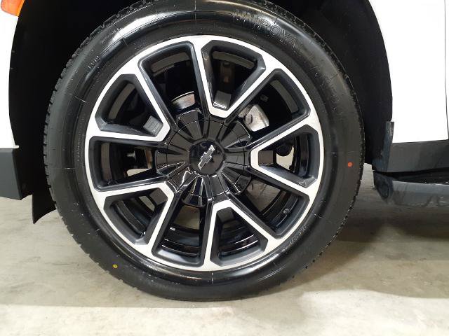 Used 2023 Chevrolet Suburban RST w/ Luxury Package AWD/4WD image 8