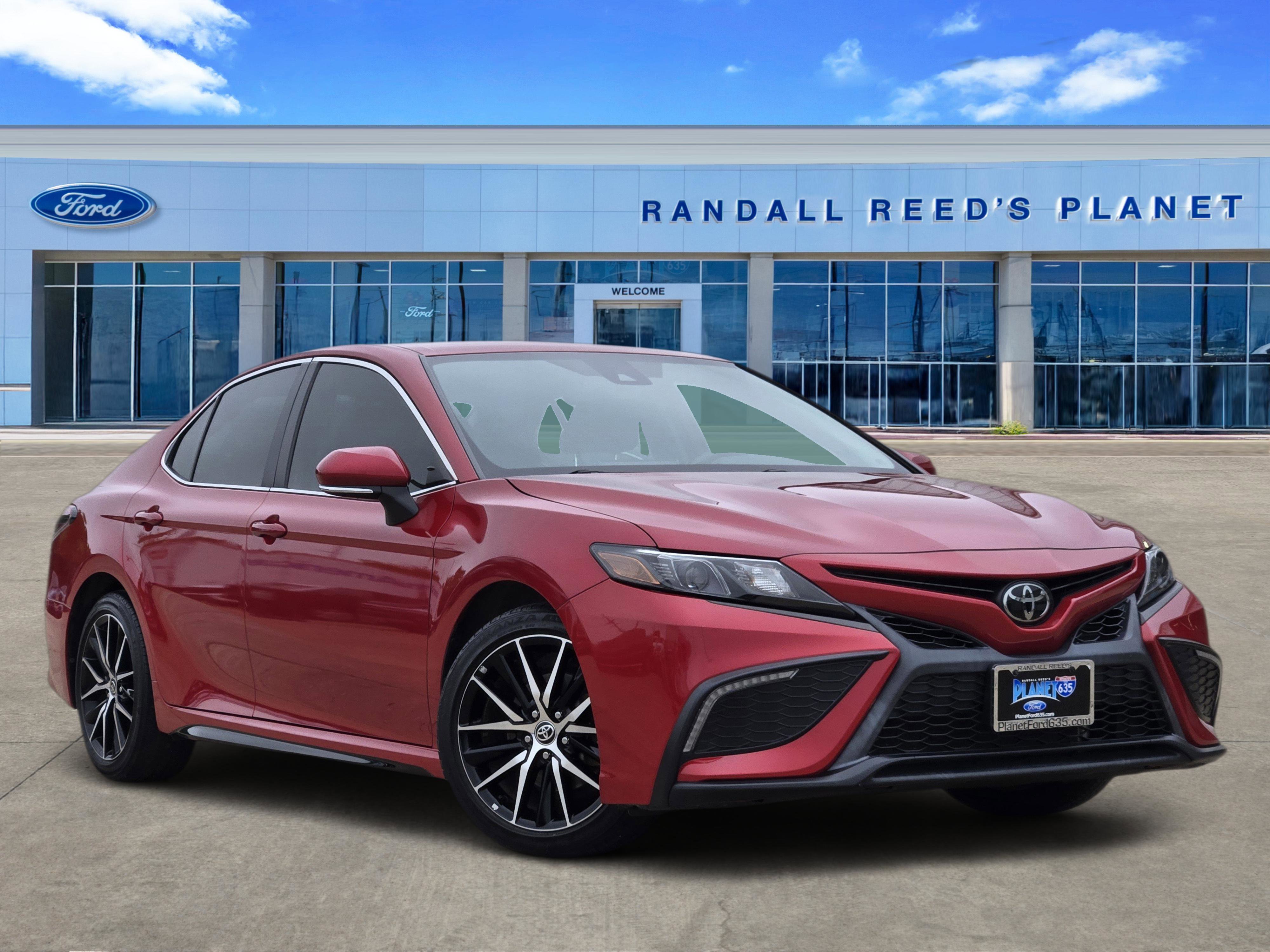 Used 2022 Toyota Camry SE image 1