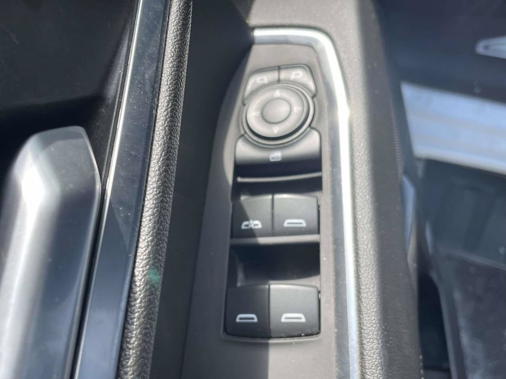 Used 2022 Chevrolet Silverado 1500 LT AWD/4WD image 16