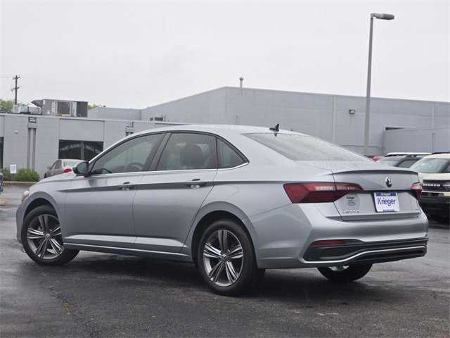Used 2022 Volkswagen Jetta SE image 3
