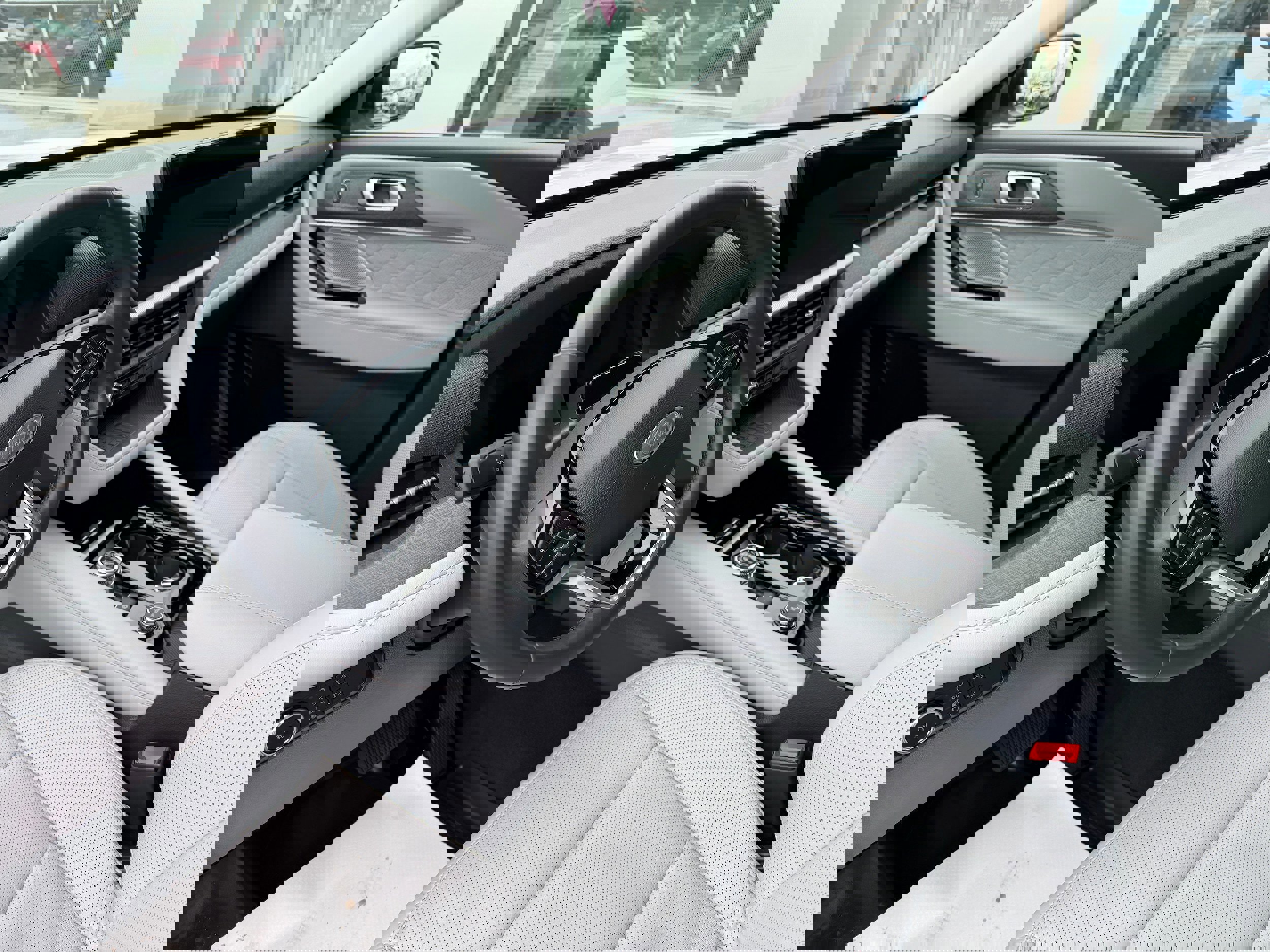 Certified 2025 Ford Explorer Platinum w/ LUX Leather Package image 20