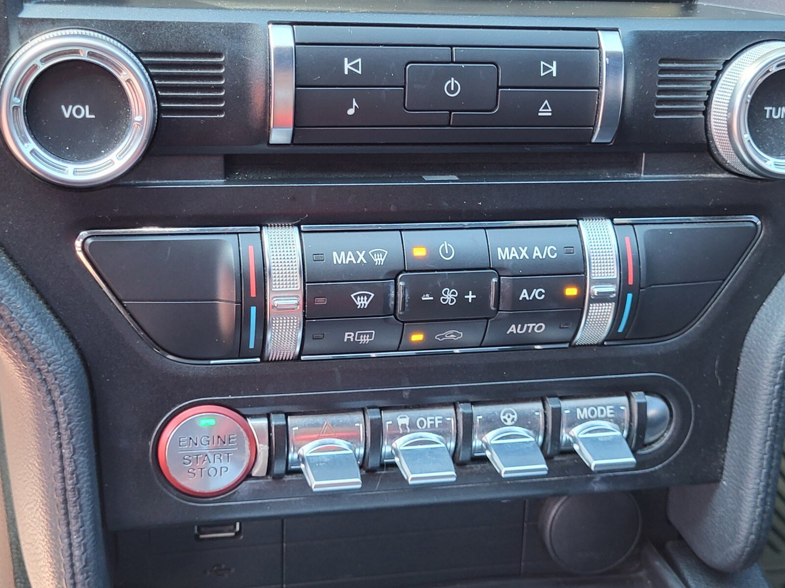 Certified 2018 Ford Mustang EcoBoost w/ Equipment Group 101A image 18