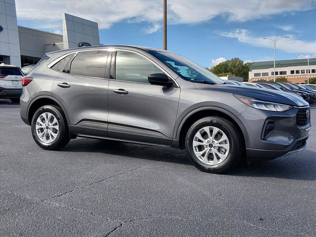 Certified 2023 Ford Escape Active w/ Tech Pack #1 AWD/4WD image 2