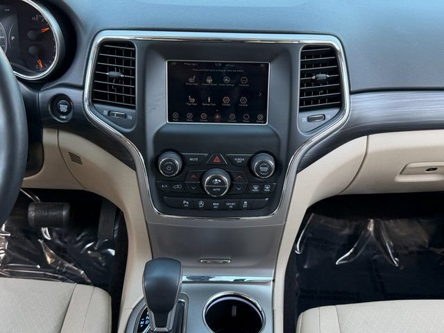 Used 2019 Jeep Grand Cherokee Laredo AWD/4WD image 29