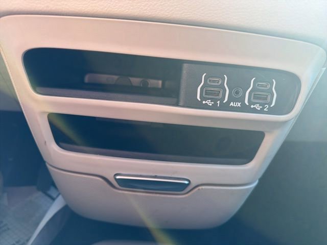 Used 2023 Chrysler Pacifica Touring-L image 35