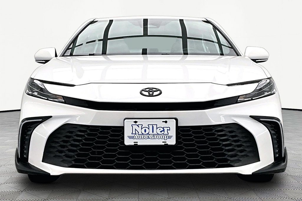 Used 2025 Toyota Camry SE w/ Multimedia Upgrade Package FWD image 3