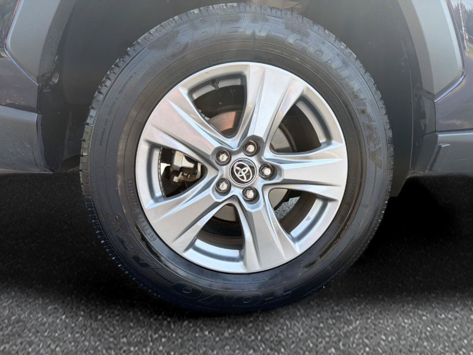 Used 2025 Toyota RAV4 XLE AWD/4WD image 9