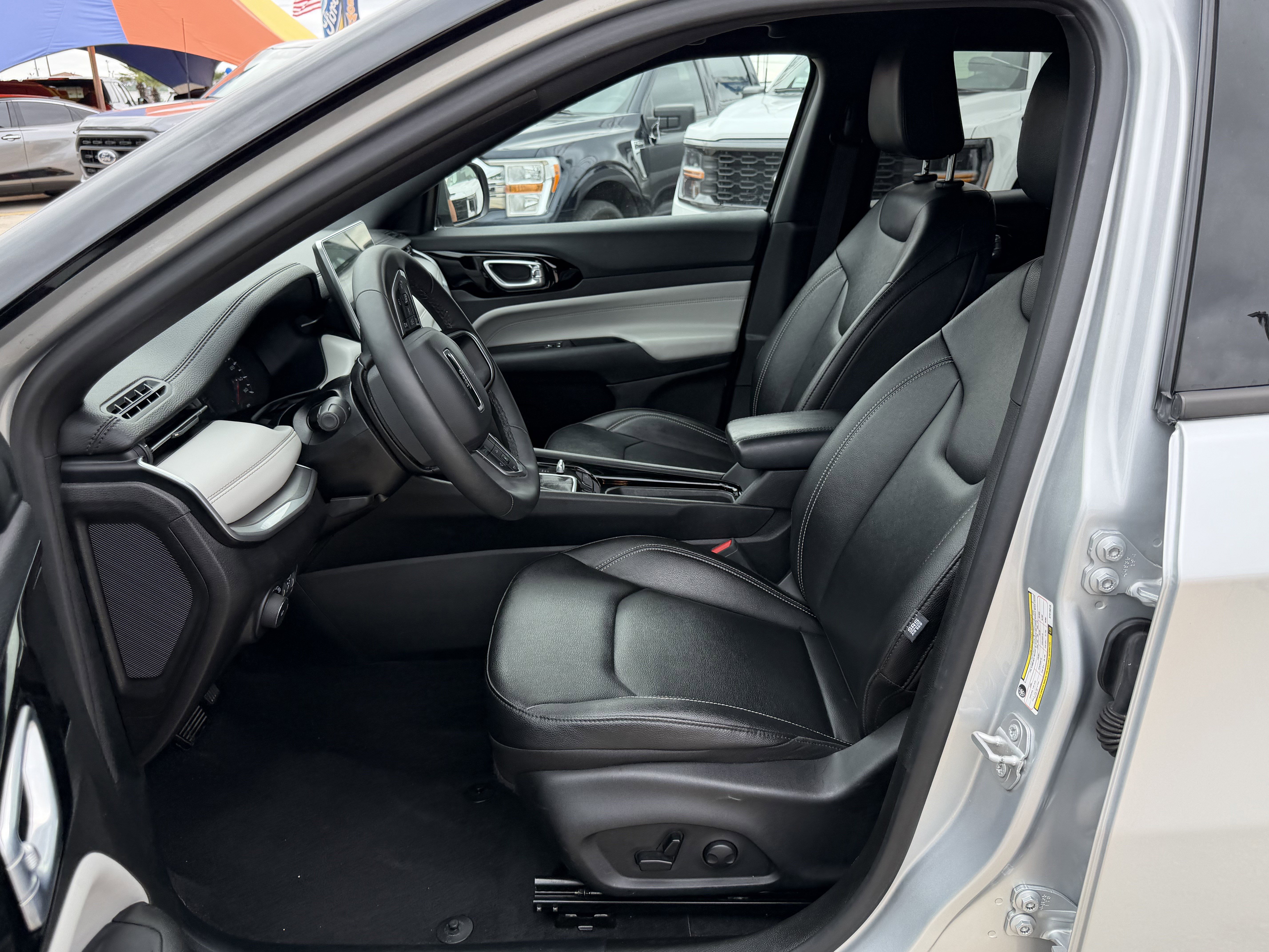 Used 2025 Jeep Compass Limited AWD/4WD image 15