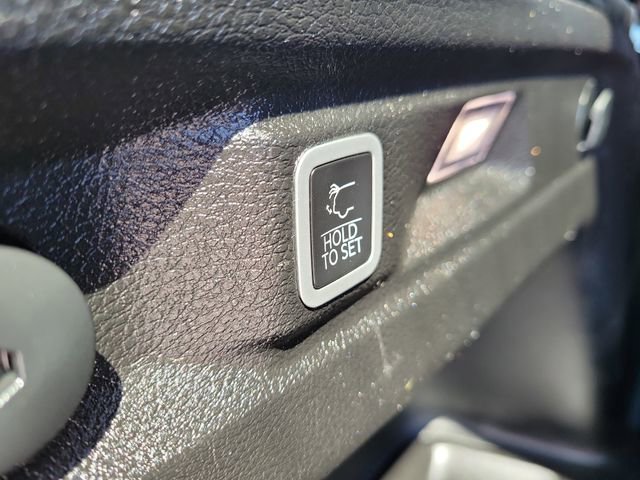 Used 2024 Jeep Grand Cherokee L Altitude AWD/4WD image 31