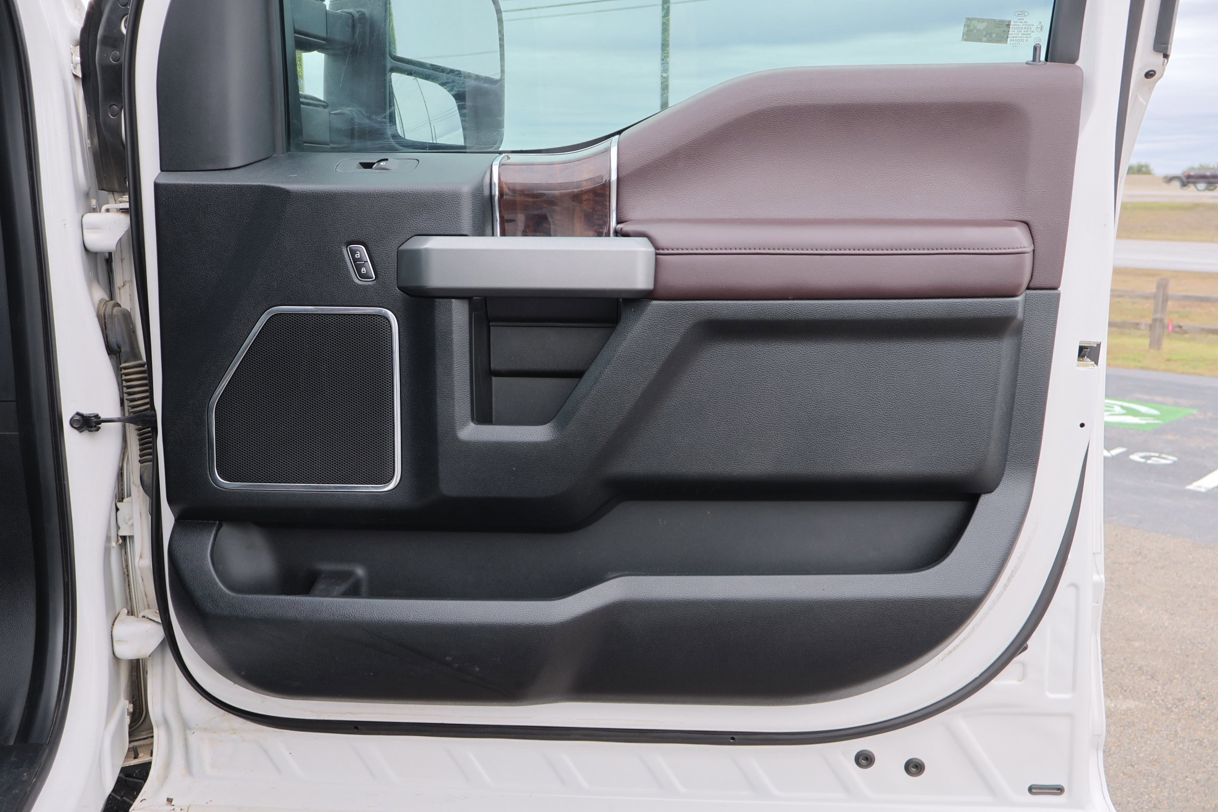 Certified 2017 Ford F250 Platinum w/ Platinum Ultimate Package image 39