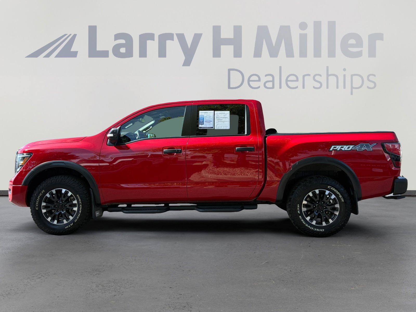 Used 2021 Nissan Titan PRO-4X w/ Pro-4x Convenience Package AWD/4WD image 2