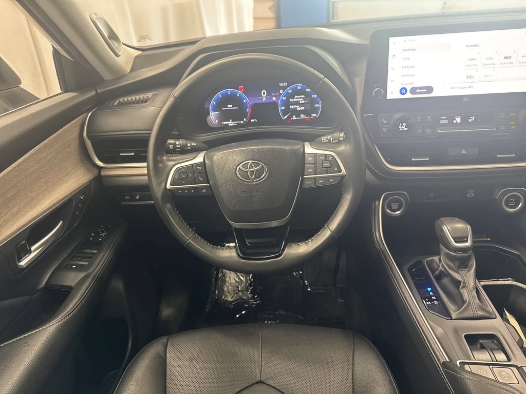 Used 2024 Toyota Grand Highlander AWD image 14