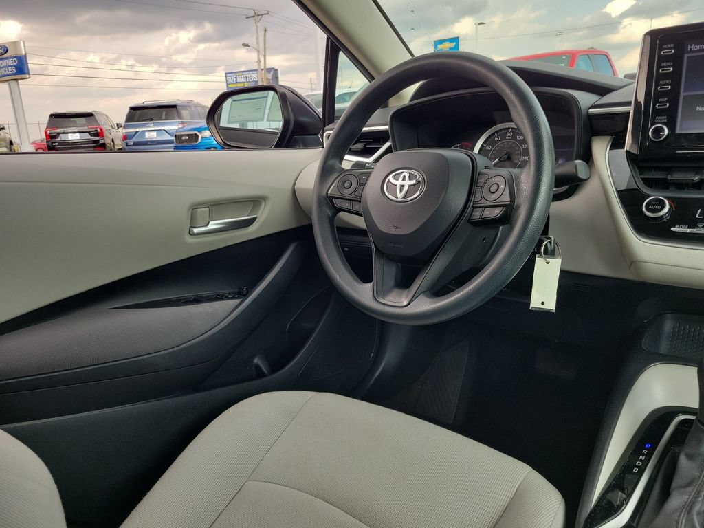 Used 2020 Toyota Corolla LE FWD image 13
