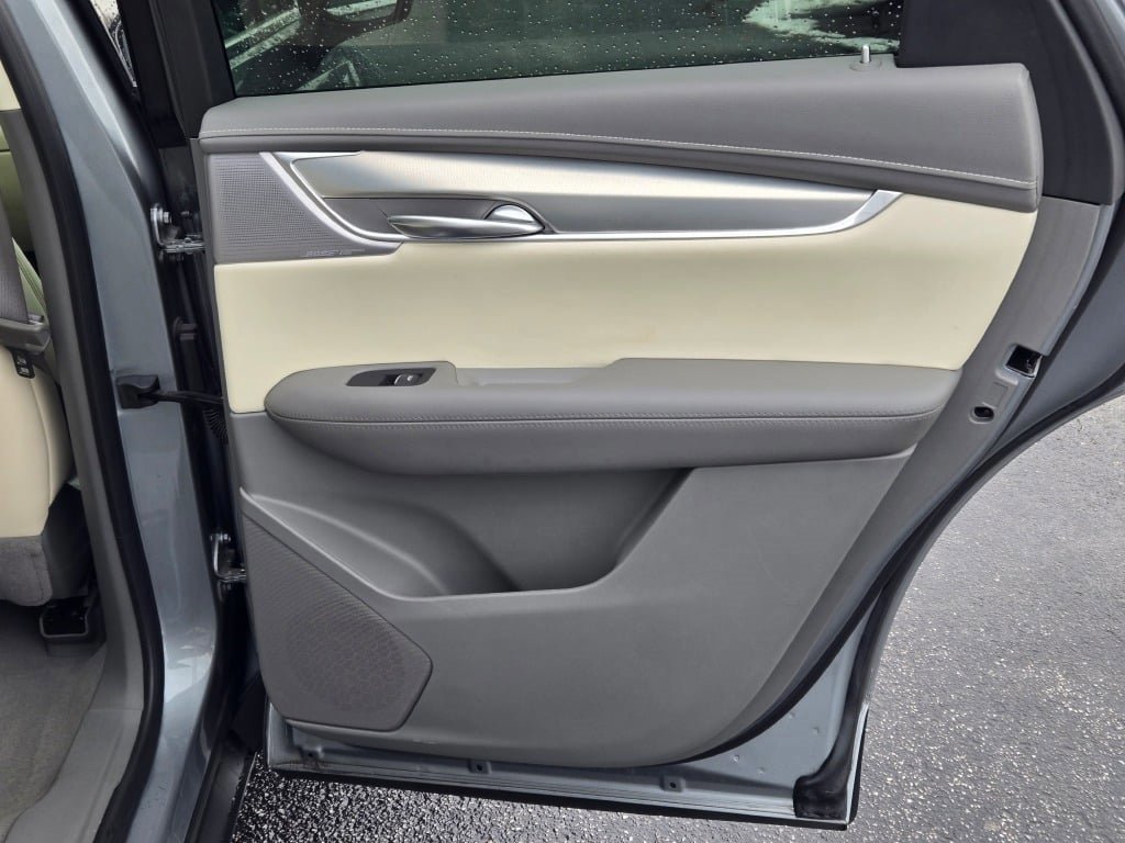 Used 2023 Cadillac XT5 Premium Luxury image 11
