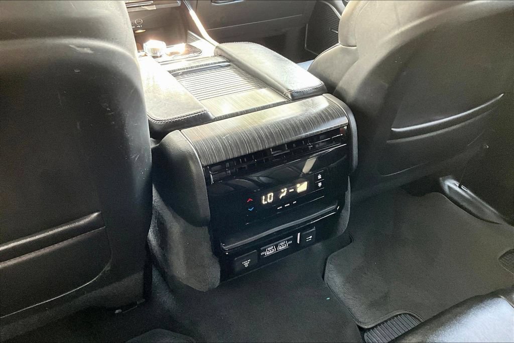Used 2024 Jeep Wagoneer L Series II w/ Flexible Seating Group AWD/4WD image 11