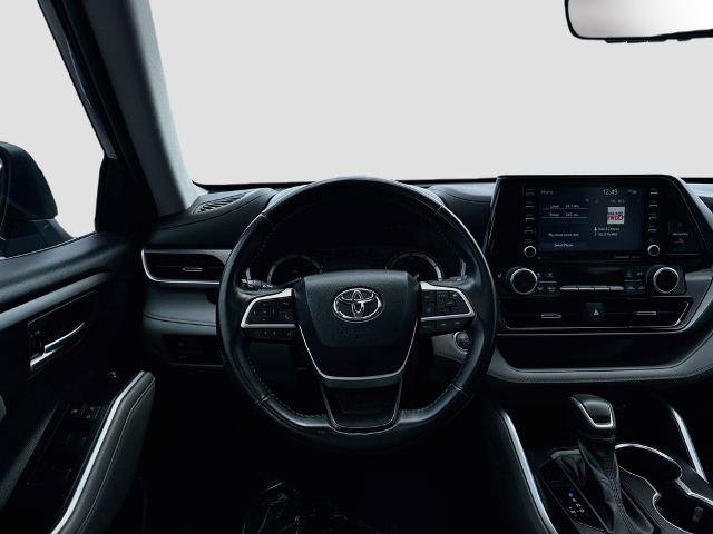 Used 2022 Toyota Highlander XLE FWD image 18