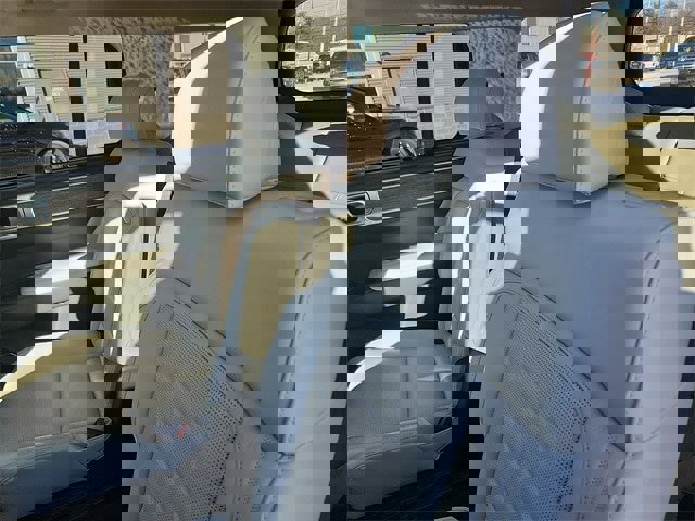 Used 2025 Hyundai Santa Fe Calligraphy w/ Tow & Go Package image 25