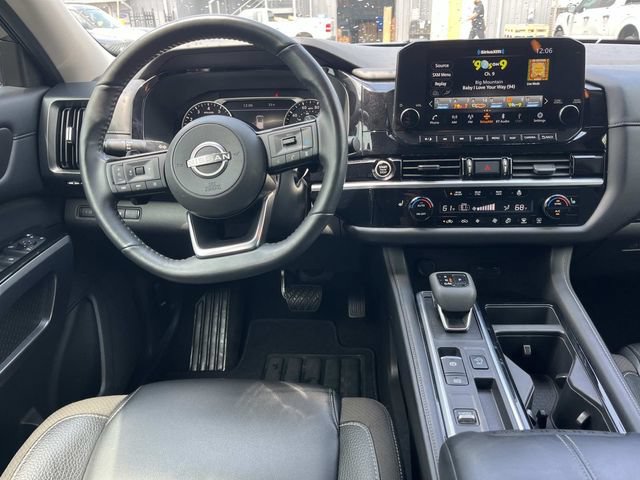 Used 2024 Nissan Pathfinder SL FWD image 17