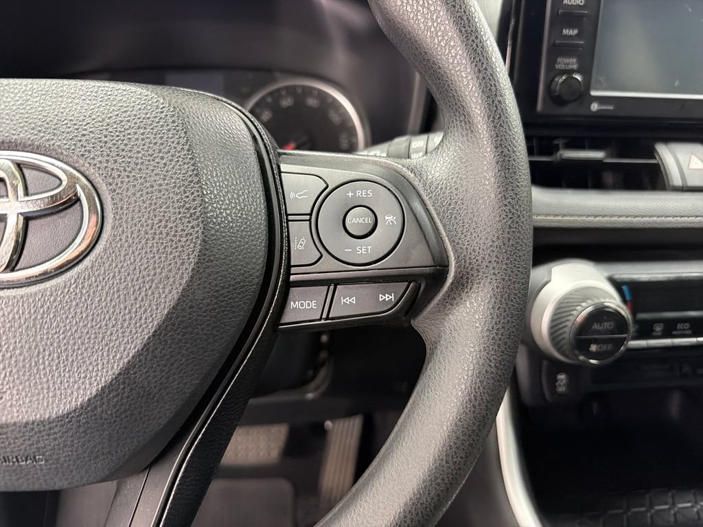 Used 2020 Toyota RAV4 XLE FWD image 21