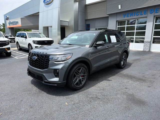 Certified 2025 Ford Explorer ST-Line w/ Premium Package AWD/4WD image 4