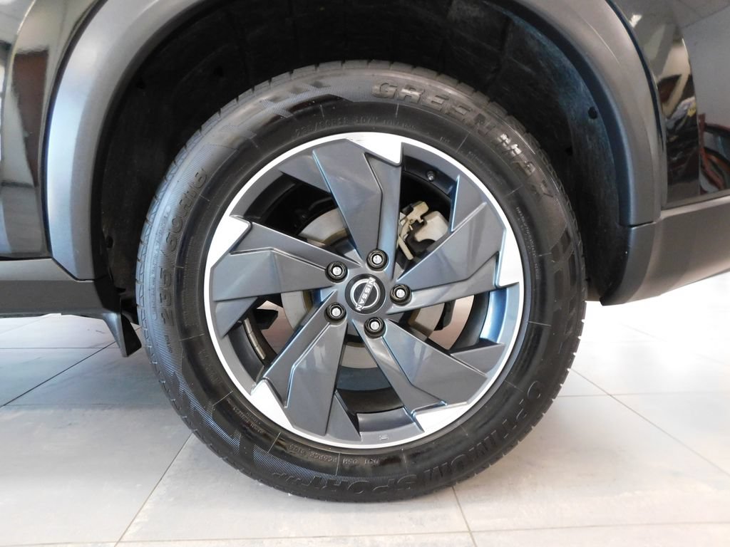 Used 2025 Nissan Rogue SV AWD/4WD image 9