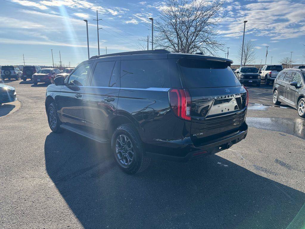 Certified 2025 Ford Expedition Active AWD/4WD image 5