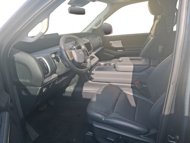Certified 2025 Ford Expedition Active AWD/4WD image 4