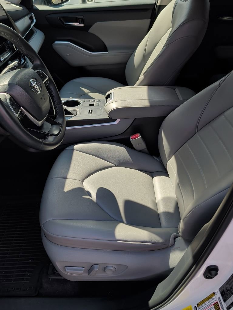 Used 2024 Toyota Highlander XLE image 7
