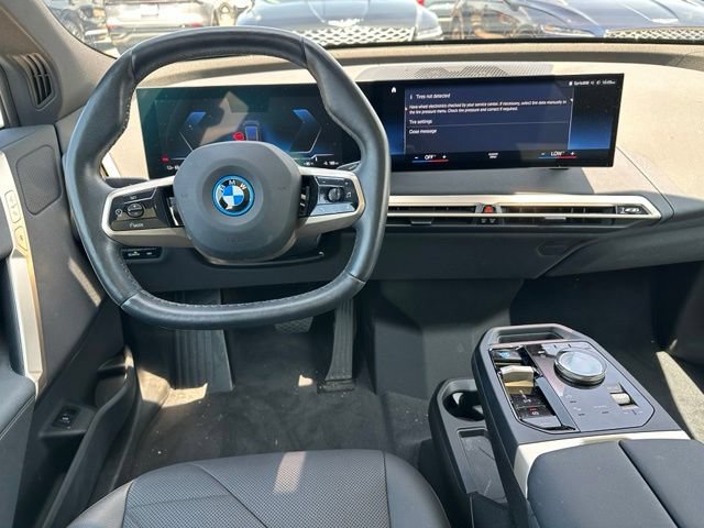 Used 2023 BMW iX xDrive50 w/ Sport Package AWD/4WD image 18