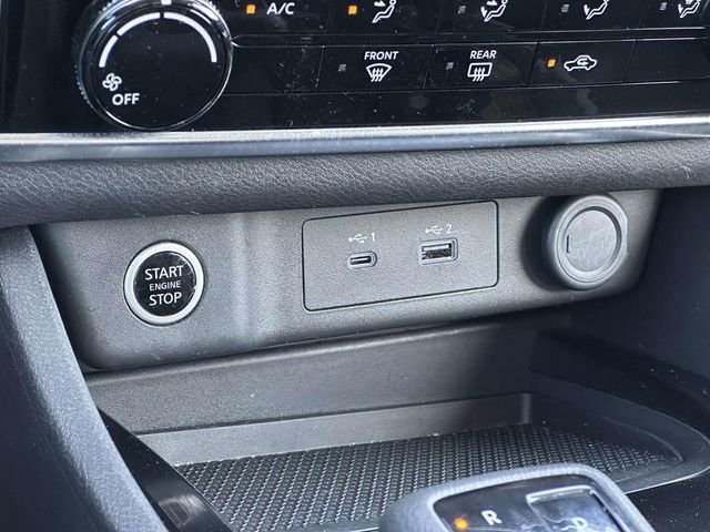 Used 2023 Nissan Rogue S AWD/4WD image 18