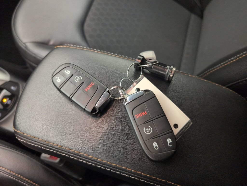 Used 2018 Jeep Compass Latitude w/ Popular Equipment Group FWD image 38
