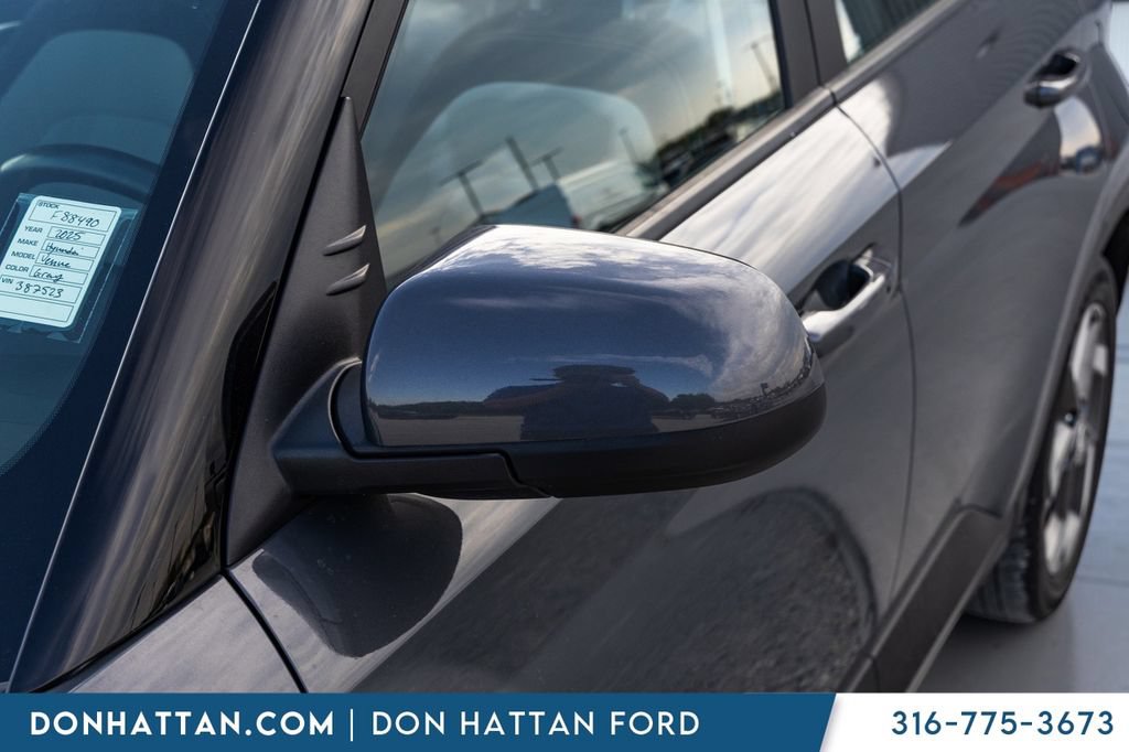 Used 2025 Hyundai Venue SEL FWD image 32
