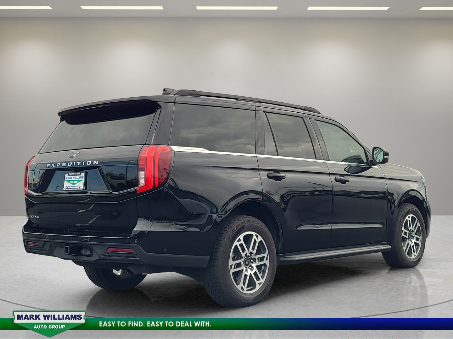 Certified 2025 Ford Expedition Active AWD/4WD image 4