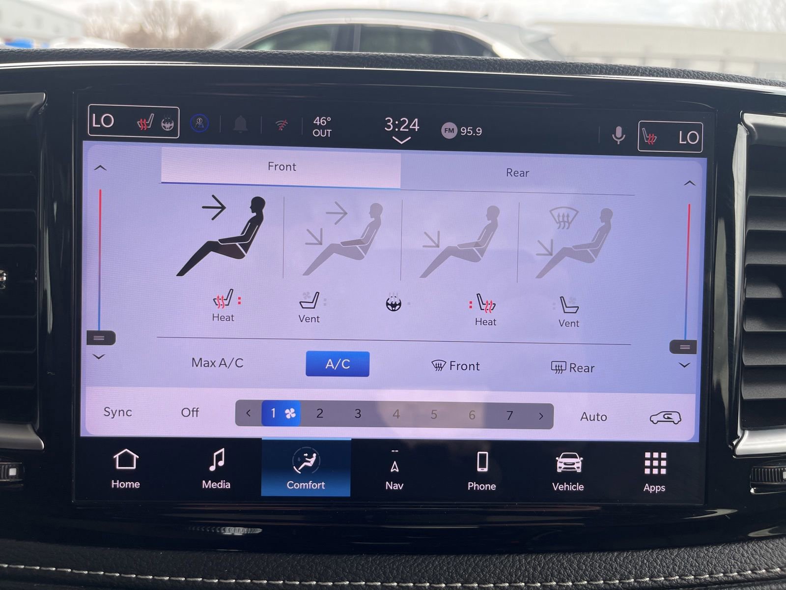 Used 2025 Chrysler Pacifica Limited image 25