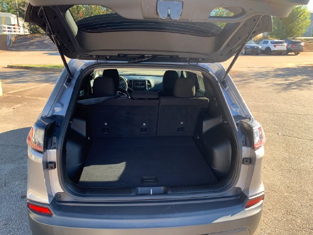 Used 2019 Jeep Cherokee Latitude w/ Trailer Tow Group FWD image 9