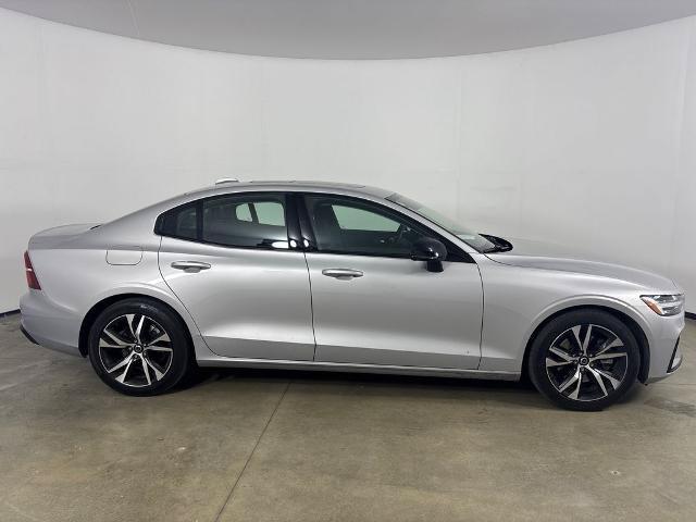 Used 2025 Volvo S60 B5 Core AWD/4WD image 2