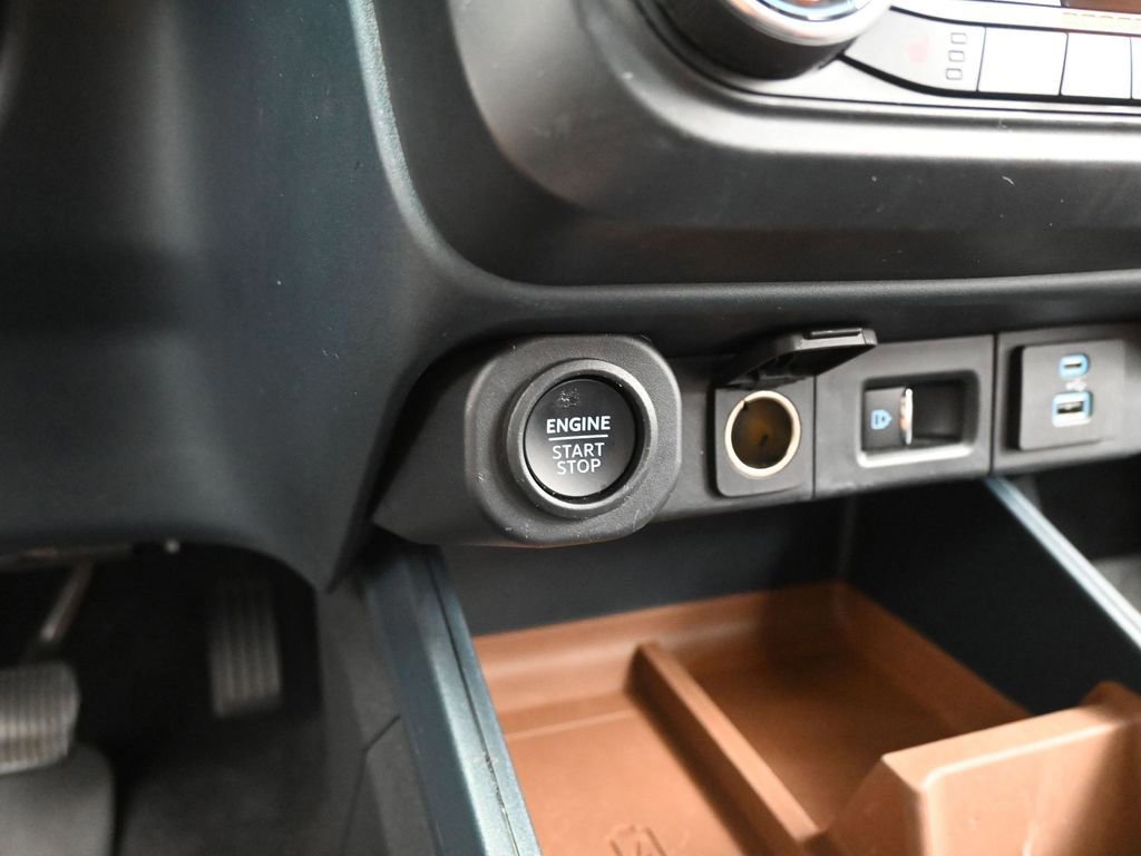 Certified 2022 Ford Maverick Lariat w/ Lariat Luxury Package image 43