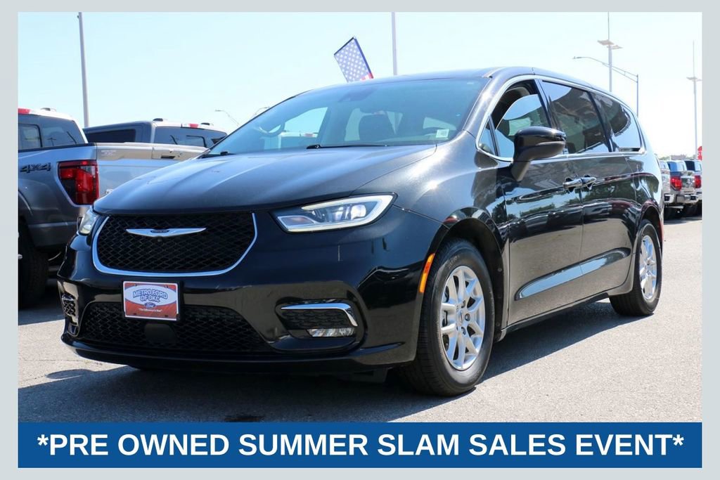 Used 2023 Chrysler Pacifica Touring-L