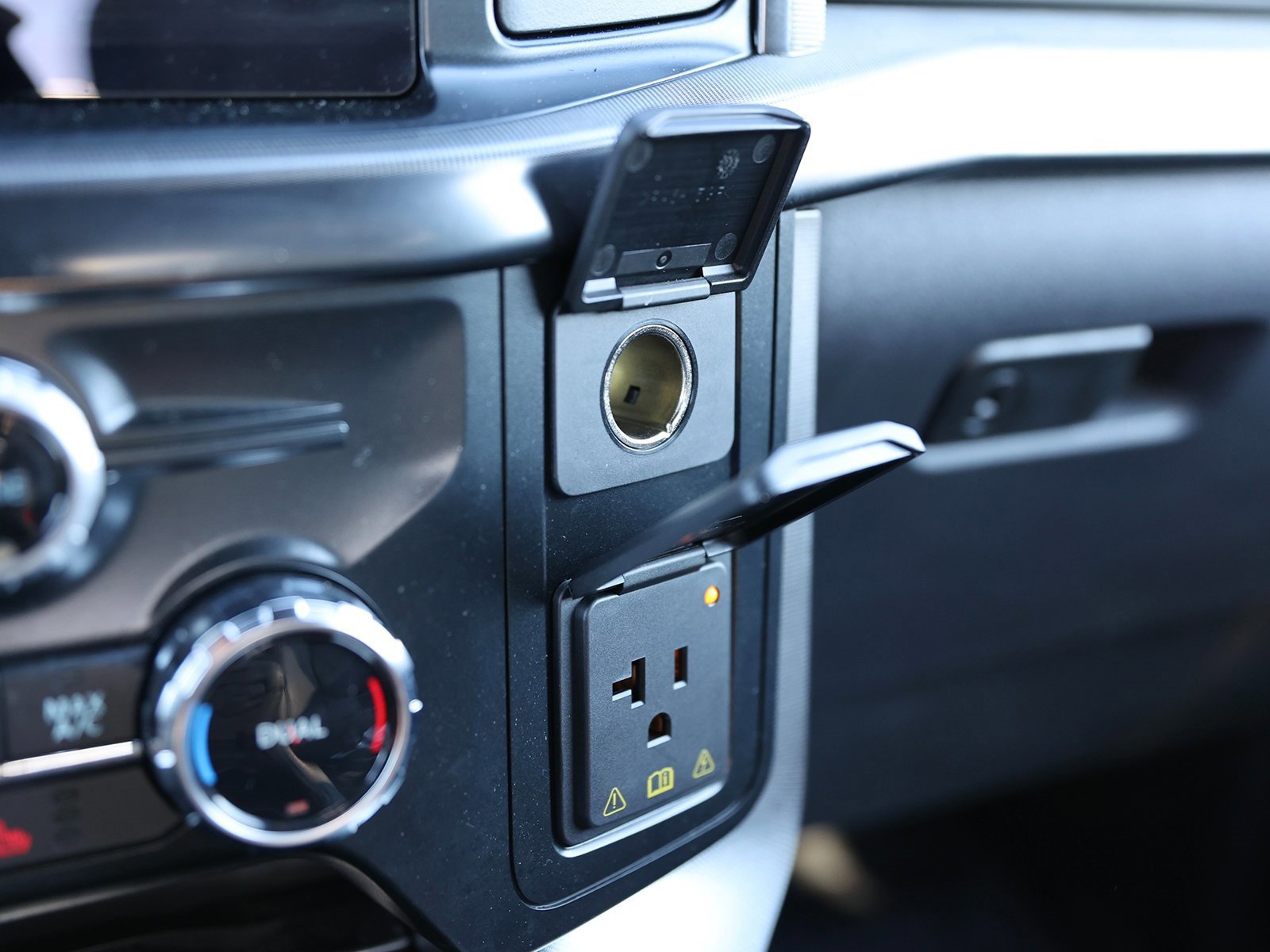 Certified 2024 Ford F150 Platinum w/ Equipment Group 702A High image 31